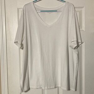 ⭐️⭐️ Lane Bryant Classic White V-Neck Tee - size 26/28